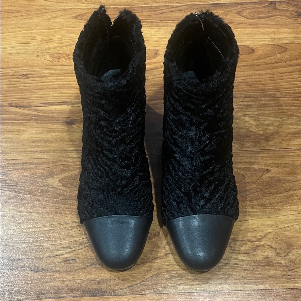 Nine West Women's Black faux fur trim Ankle Boots with Cap Toe